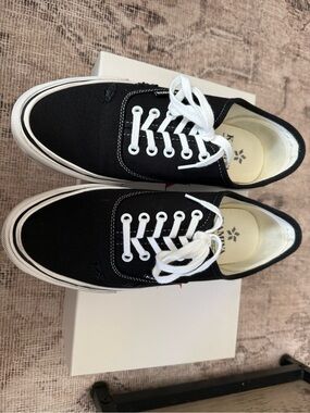 Men's Black Canvas Low-Top Sneakers- Maison Mihara Yasuhiro Kamiya